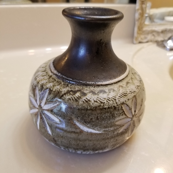 Handcrafted pottery vase - Picture 7 of 7